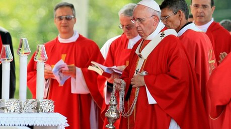 Die erste Papstmesse in Holguìn (dpa)