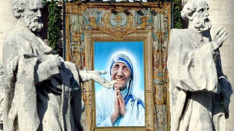 Teresa-Portrait im Vatikan / © Filippo Monteforte (dpa)