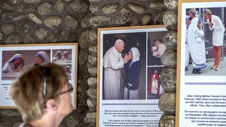 Skopje erinnert an Mutter Teresa / © Georgi Licovski (dpa)