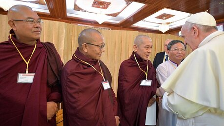 Myanmar-Reise: Papst Franziskus trifft Religionsvertreter  / © Uncredited/L'Osservatore Romano (dpa)