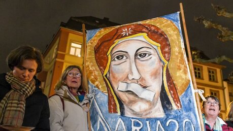 Nachtwache von Maria 2.0 in Frankfurt  / © Harald Oppitz (KNA)