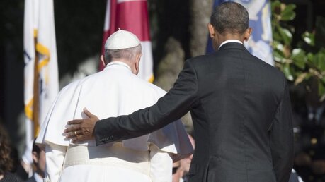 Barack Obama und Papst Franziskus / © Michael Reynolds (dpa)