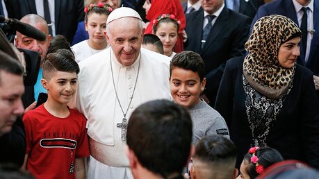Papst Franziskus besucht Flüchtlingslager / © Vatican Media (KNA)