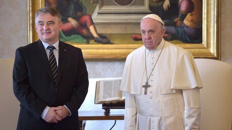 Papst Franziskus empfängt Zeljko Komsic, Vorsitzender des Staatspräsidiums von Bosnien und Herzegowina / © Stefano Spaziani (KNA)