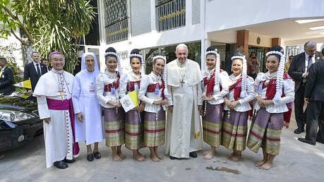 Ein Gruppenfoto mit dem Papst muss auch sein. / © Vatican Media (KNA)