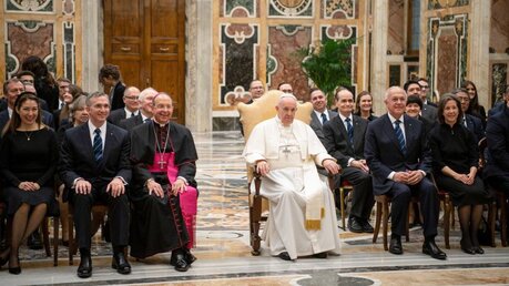 Papst Franziskus und eine Delegation der Knights of Columbus am 10. Februar 2020 / © Vatican Media (KNA)