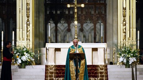 Franziskus in der St. Patricks Kathedrale in New York / © Tony Gentile (dpa)