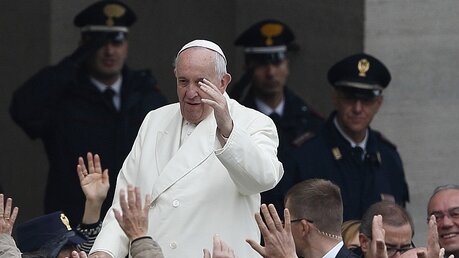 Erhöhte Sicherheitsmaßnahmen um Papst Franziskus / © Paul Haring (KNA)