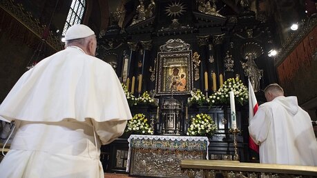 Papst Franziskus betet vor der "Schwarzen Madonna" im polnischen Tschenstochau / © Osservatore Romano (KNA)