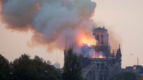 Pariser Kathedrale Notre-Dame steht in Flammen / © Charles Platiau (Reuters)
