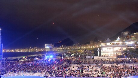 Messe an der Copacabana (dpa)