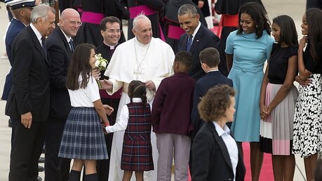 Franziskus mit den Obamas und Kindern / © Michael Reynolds (dpa)