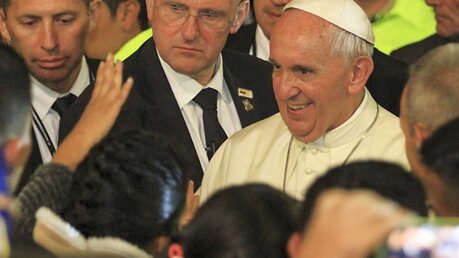 Papst Franziskus in Quito (dpa)