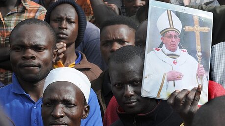 Slumbewohner warten auf den Papst / © Daniel Dal Zennaro (dpa)