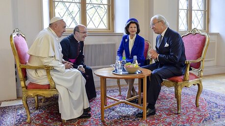 Papst Franziskus besucht die Königsfamilie  / © Jonas Ekstromer (dpa)