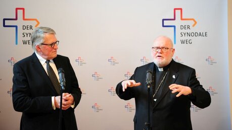 Pressekonferenz zum Synodalen Weg: ZdK-Präsident Thomas Sternberg und DBK-Vorsitzender Reinhard Kardinal Marx / © Ottersbach (DR)