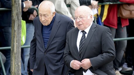 Trauergäste: Heiner Geißler (l, CDU), ehemaliger CDU-Generalsekretär und Bundesfamilienminister und Norbert Blüm (CDU)  (dpa)