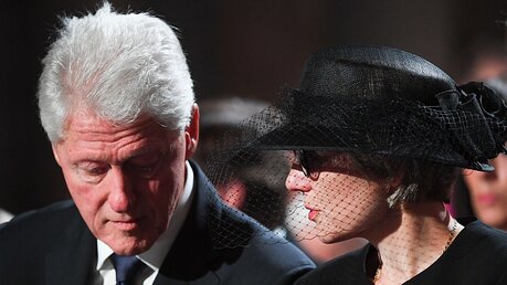 Der frühere US-Präsident Bill Clinton und die Witwe Maike Kohl-Richter. (dpa)