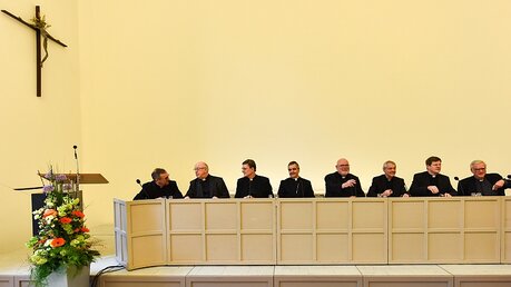 Deutsche Bischöfe in Bensberg / © Oppitz (KNA)