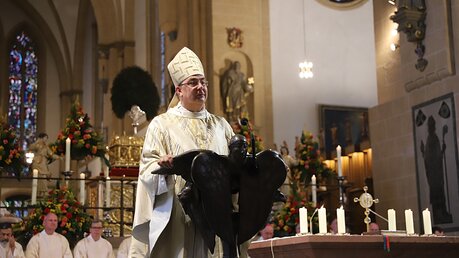 Weihbischof Dominicus Meier im Pontifikalamt am Tag der Frauen (DR)