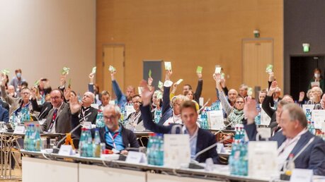 Viel diskutiert und abgestimmt wurde auf der Synodalversammlung in Frankfurt / © Maximilian von Lachner (SW)