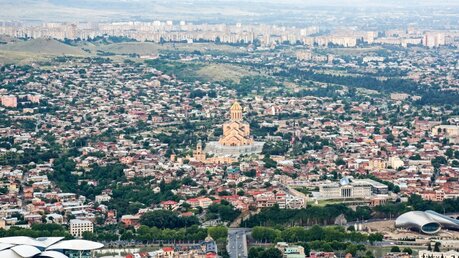 Blick auf Georgiens Hauptstadt Tiflis / © Markus Nowak (KNA)