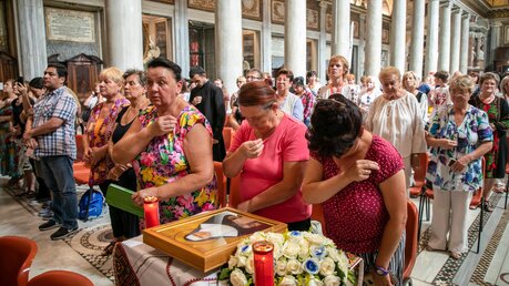 Gläubige am 5. September 2019 bei einem Gottesdienst der ukrainischen griechisch-katholischen Gemeinde in der Basilika Santa Maria Maggiore, Rom / © Stefano Dal Pozzolo/Romano Siciliani (KNA)