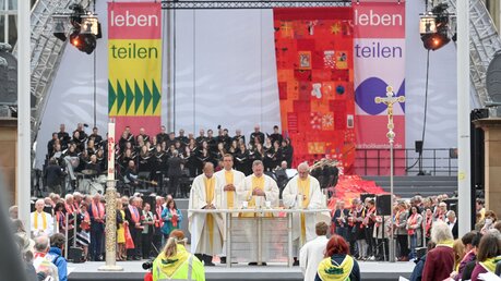 Schlussgottesdienst des 102. Katholikentags in Stuttgart  / © Harald Oppitz (KNA)
