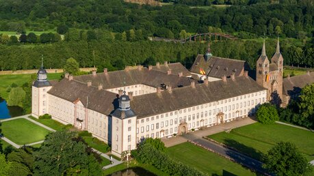 Das ehemalige Kloster Corvey bei Höxter / © IURII BURIAK (shutterstock)