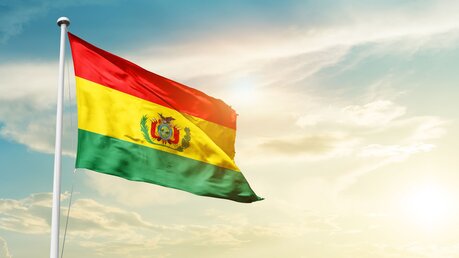 Bolivianische Flagge / © em_concepts (shutterstock)