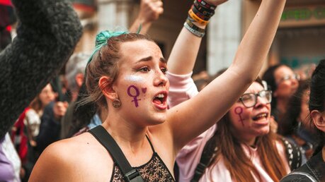 Frauen demonstrieren für Gleichberechtigung / © David MG (shutterstock)
