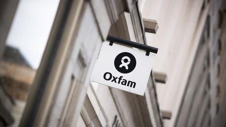 Oxfam / © Electric Egg (shutterstock)