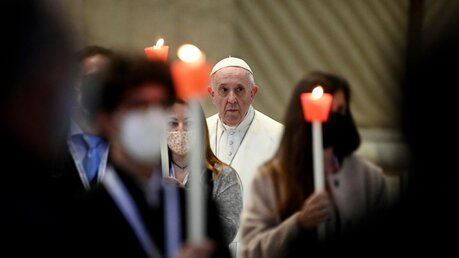 Papst eröffnet Gebetsmarathon für Ende der Corona-Pandemie  / © Riccardo Antimiani (dpa)