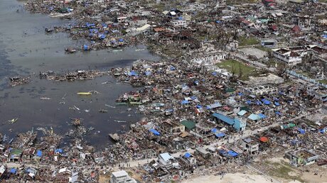 Zerstörung durch "Haiyan" (dpa)