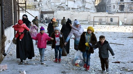 Menschen in Aleppo / © Sana Handout/SANA (dpa)