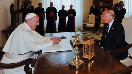 Papst Franziskus empfängt US-Präsident Trump / © Alessandra Tarantino (dpa)