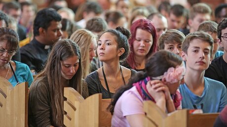 Jugendliche Weltjugendtag während der Katechese in der Kirche der Muttergottes der Trösterin in Trzemesna bei Krakau / © Markus Nowak (KNA)