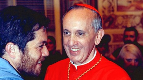 Jorge Mario Bergoglio nach seiner Ernennung zum Kardinal am 21. Februar 2001 (KNA)