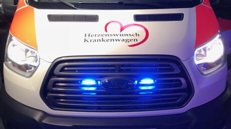 2.	Der neue Herzenswunsch-Krankenwagen der Kölner Malteser, ein speziell umgebauter Ford  (Malteser)