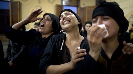 Trauer nach Anschlag auf Kopten in Ägypten / © Amr Nabil (dpa)