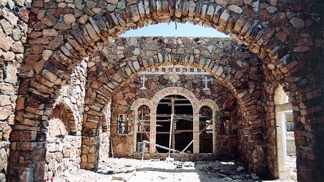 Die zerstörte Klosterkirche von Mar Elian / © Kirche in Not