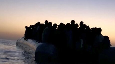 Screenshot: Flüchtlinge im Mittelmeer / © MOAS (DR)