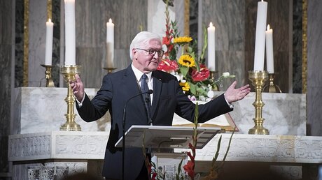 Bundespräsident Frank-Walter Steinmeier während seiner Rede in der Christuskirche in Rom / © Guido Bergmann (dpa)