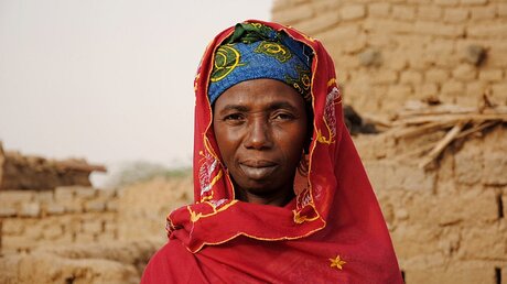 Frau in Burkina Faso  / © Katrin Gänsler (KNA)