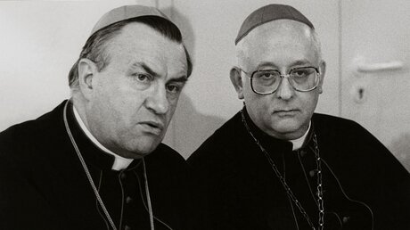 Georg Sterzinsky (r.), Bischof von Berlin, und Bischof Karl Lehmann, Vorsitzender der Deutschen Bischofskonferenz (DBK) im Jahr 1990 / © Ernst Herb (KNA)