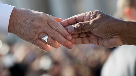 Hand von Papst Franziskus / © Osservatore Romano (KNA)