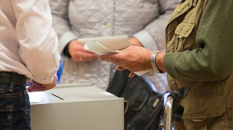 Stimmabgabe bei Niedersachsen-Wahl / © Friso Gentsch (dpa)