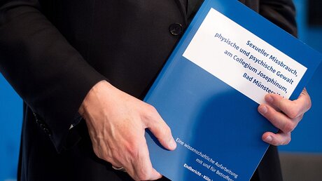 Abschlussbericht zu einem wissenschaftlichen Projekt über Missbrauchsfälle am Collegium Josephinum / © Marius Becker (dpa)