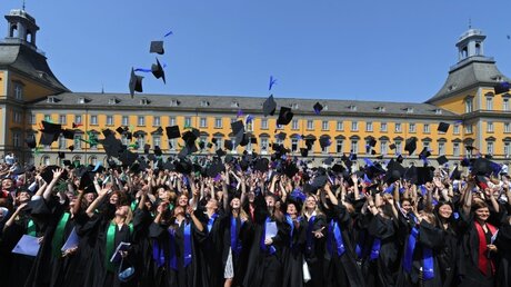Abschlussfeier der Rheinischen Friedrich-Wilhelms-Universität / © Harald Oppitz (KNA)