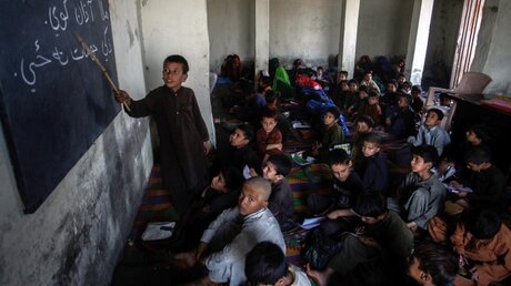 Afghanische Kinder im Unterricht / © A M Syed (shutterstock)